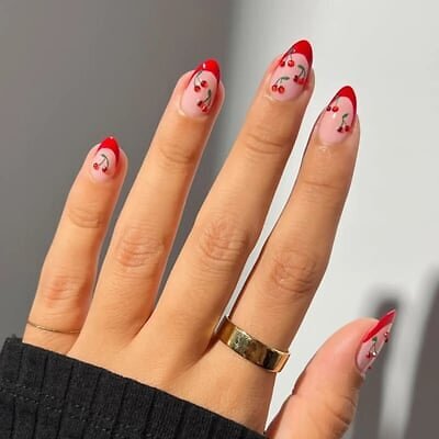 unghie rosse estive con ciliegie